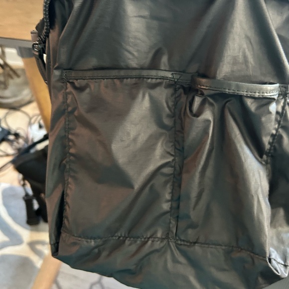 Elegant Black Quilted Shoulder Bag - Picture 7 of 8